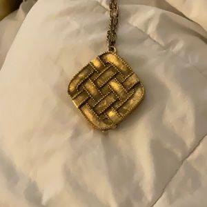 VTG AVIANCE perfum locket necklace